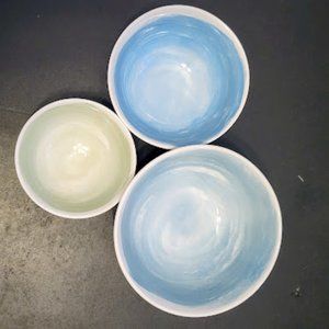 Set of 3 Beautiful Pepper+ Vitiver Oceanian Nesting Bowls Vivid Blues Watercolor
